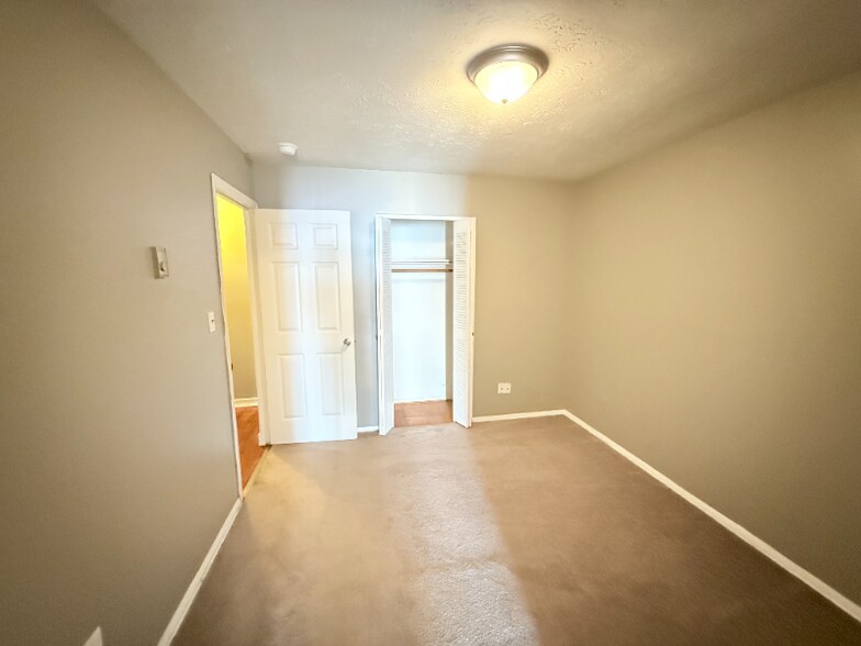 Building Photo - 1325 Longfellow Dr