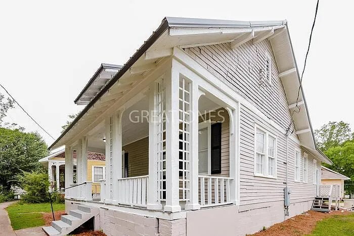 Building Photo - 8 Beechwood Heights