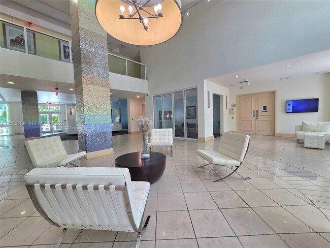 Building Photo - 2000 N Bayshore Dr