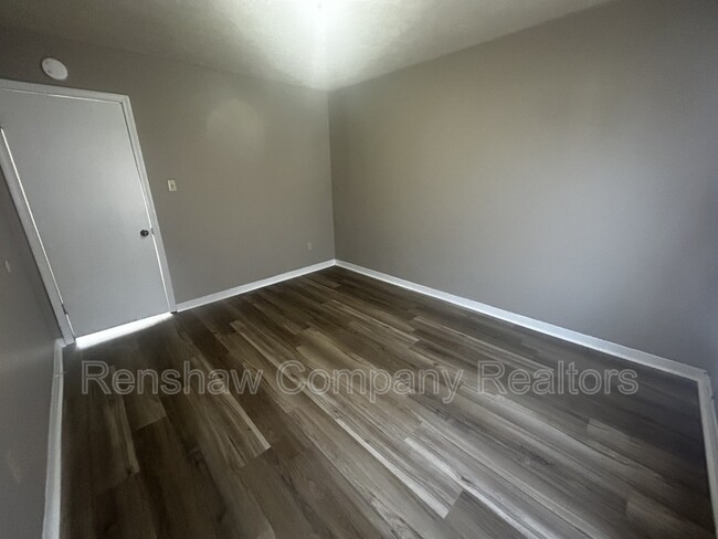 Building Photo - 276 Greenfield Dr