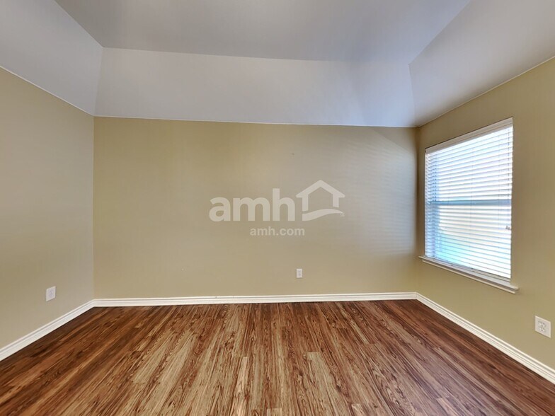 Building Photo - 8620 Axis Deer Run