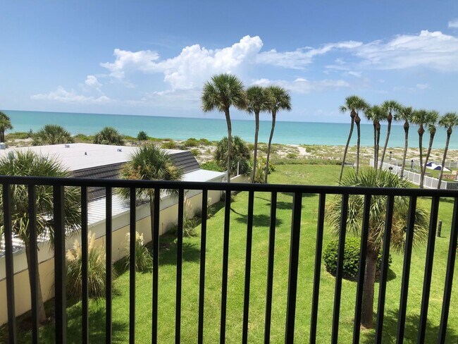Building Photo - Beautiful MacArthur Beach