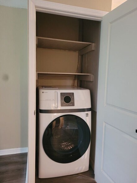 Building Photo - 2808 W Azeele St