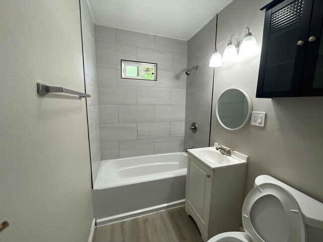 Building Photo - Recently Upgraded Two Bedroom One Bathroom...