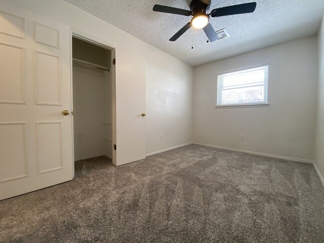 Building Photo - 928 Jona Kay Terrace