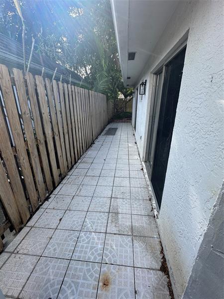 Building Photo - 814 SW 12th Pl