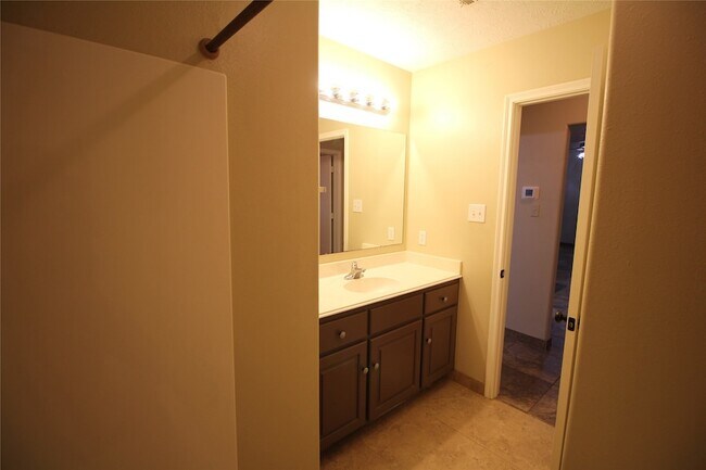 Building Photo - 16405 Sun View Ln