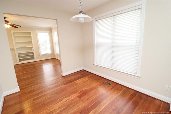 Building Photo - 214 Sylvia Ln