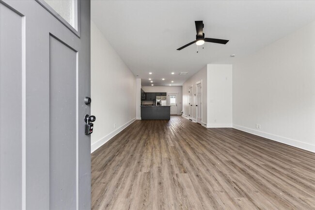 Building Photo - Pet Friendly Two Bedroom!