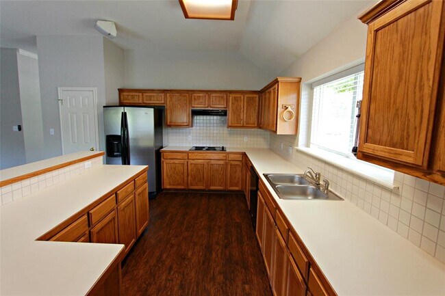 Building Photo - 500 Sophie Ct