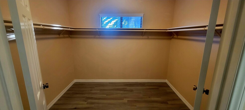 Master bedroom and master bathroom, walk in closet - 16139 Ladera Piedra Way