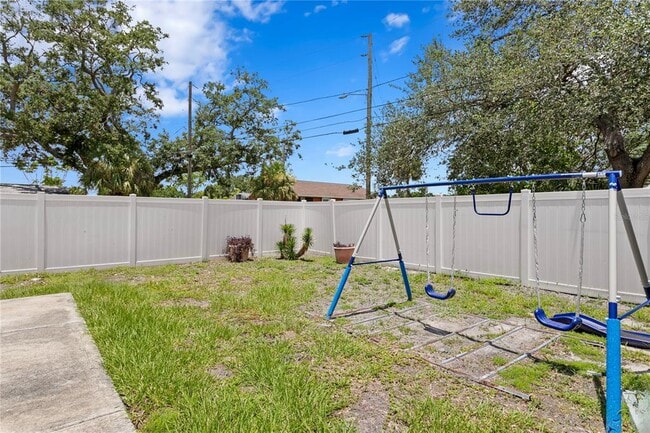 Building Photo - 487 89th Ave N