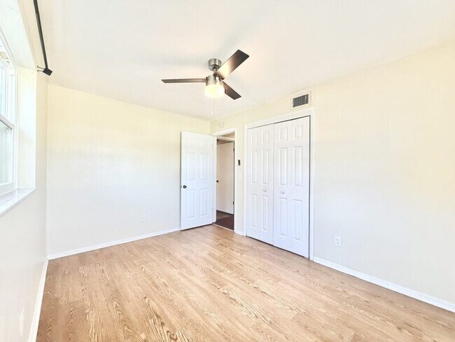 Building Photo - 13788 Montego Dr