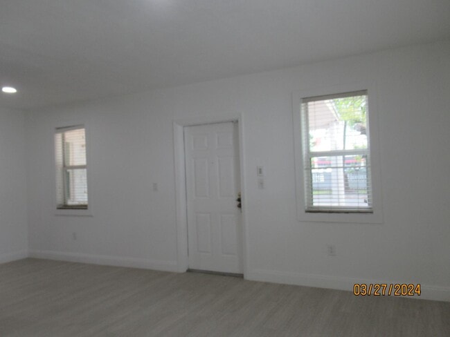 Building Photo - 4245 SW 7th St