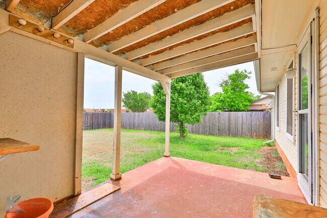 Building Photo - Great 3 bedroom 2 bath home in Wylie district.