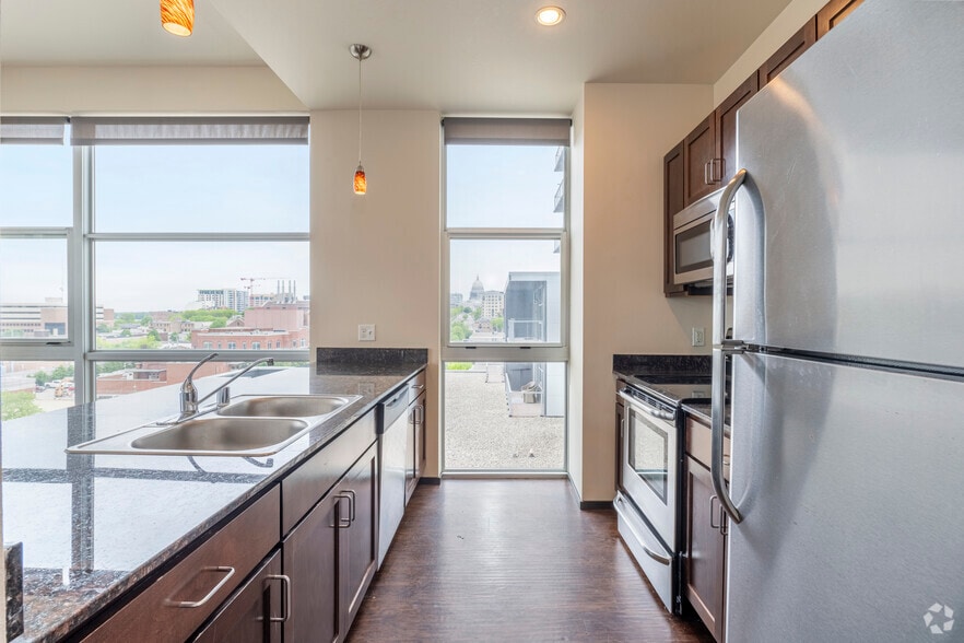 2BR, 2BA - 1141SF - The Constellation