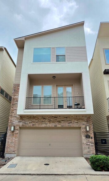 Building Photo - 3831 Harry Wurzbach Rd