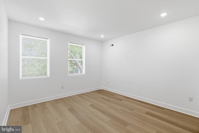 Building Photo - 2310 N Sydenham St