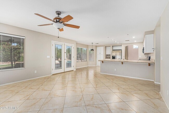 Building Photo - 602 W Canary Way