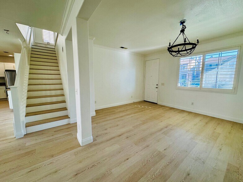Building Photo - 15 Ametrine Way