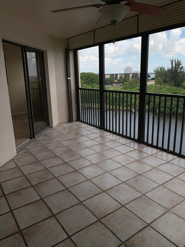 Building Photo - First Month Free !!!! 2 bedroom WATERFRONT...