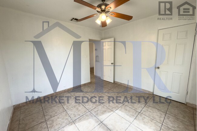 Building Photo - 2Bed/1Bath House at AZ-202/24th St! Ready for Immediate Move-In! -- NO HOA! RV PARKING!