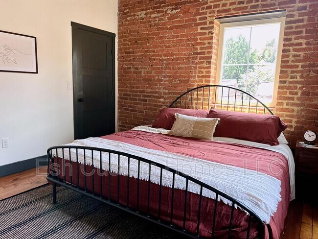 Building Photo - 437 W Grant St