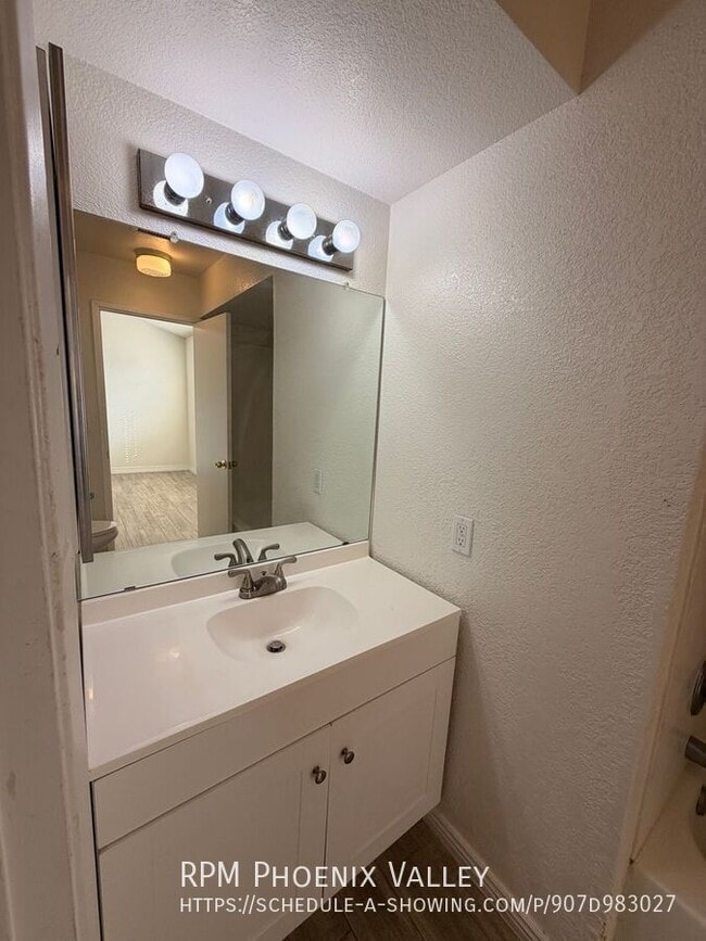 Building Photo - 2954 N Oregon St