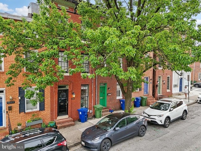 Building Photo - 1037 William St