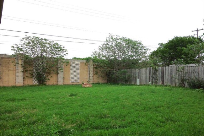 Building Photo - 1416 Cardinal Hill Dr