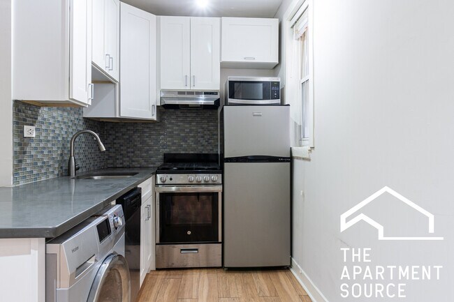 Building Photo - 511 W Belmont Ave