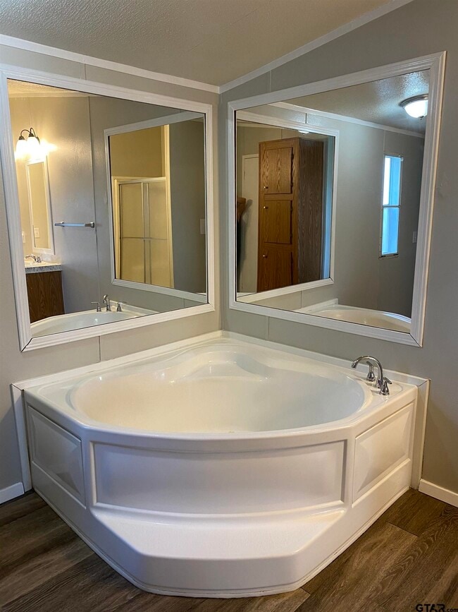 Building Photo - 22944 Shell Shore Dr