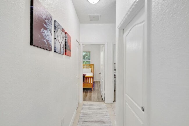 Building Photo - 1816 SW 21st St