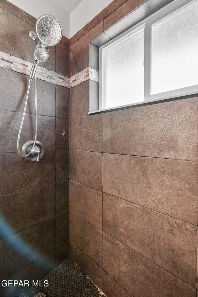 Building Photo - 317 Olivia Cir