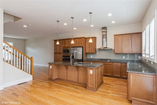 Building Photo - 335 Osona Ln