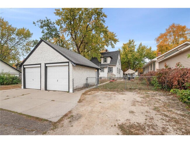 Building Photo - 2142 Palace Ave