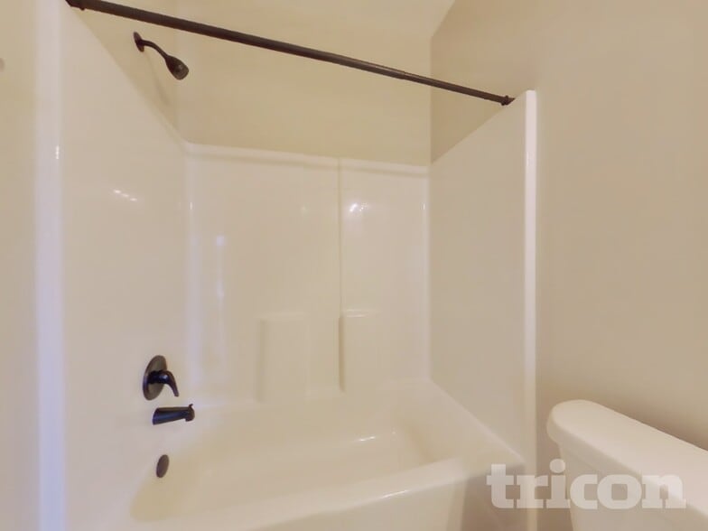 Building Photo - 124 Kings Crossing Ct