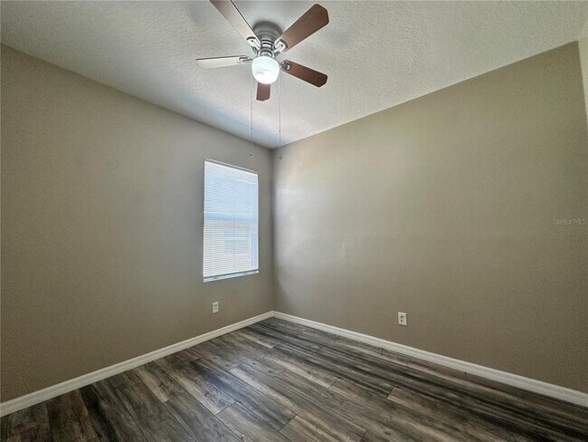 Building Photo - 558 Knollwood Dr