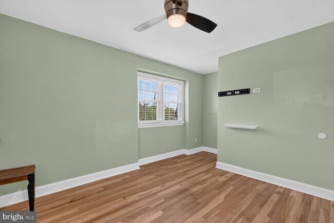 Building Photo - 2437 Iverson St