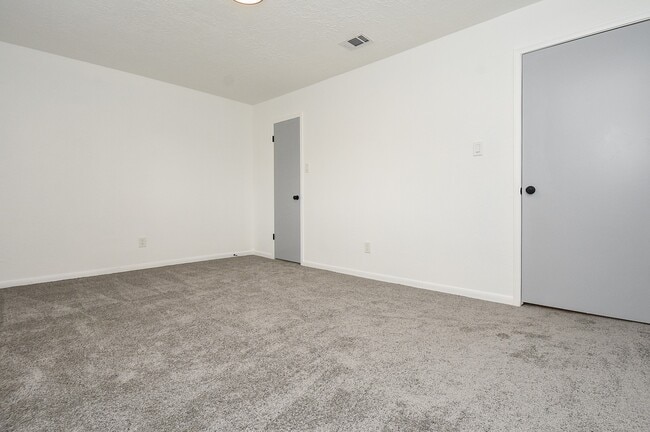 Building Photo - 15814 Winding Moss Dr