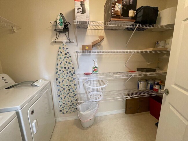 Building Photo - Furnished 2 bedroom 2 bath