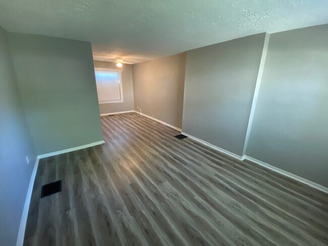 Building Photo - 2235 Homestead Dr