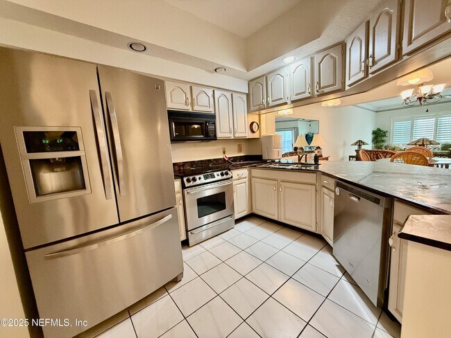 Building Photo - 2099 Winterbourne N