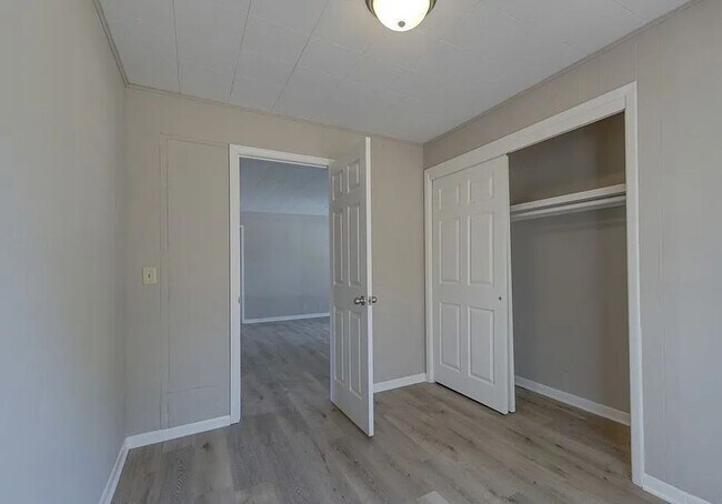 Building Photo - 1222 E Del Mar St
