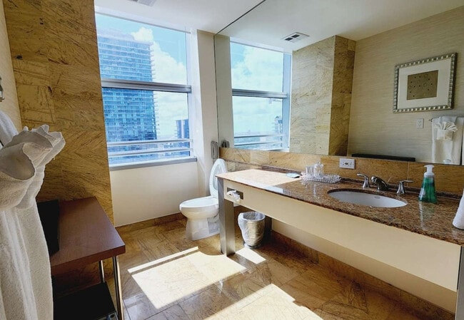 Building Photo - 1395 Brickell Ave
