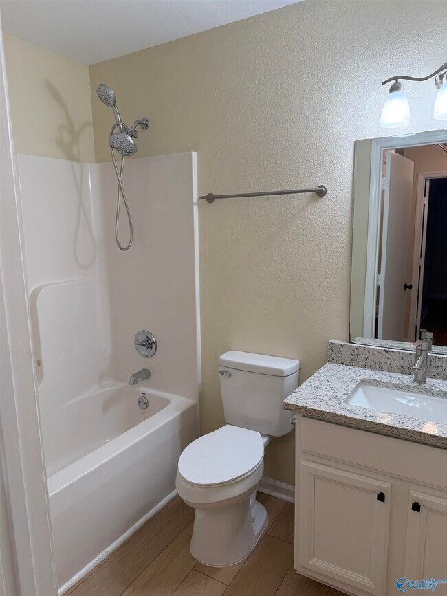 Building Photo - 226 Dormont Dr NE