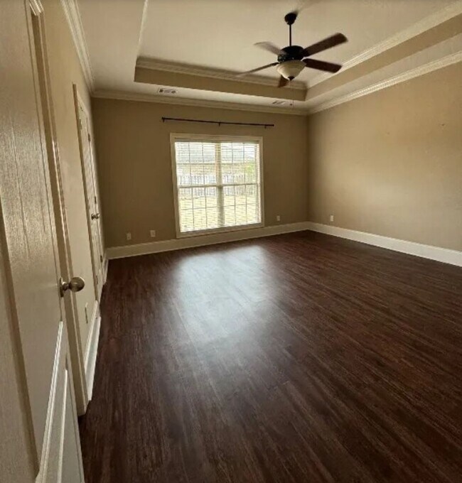 Building Photo - Beautiful Home in Deer Creek