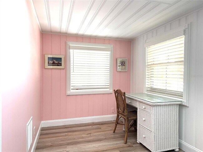 Building Photo - 701 Broadway St