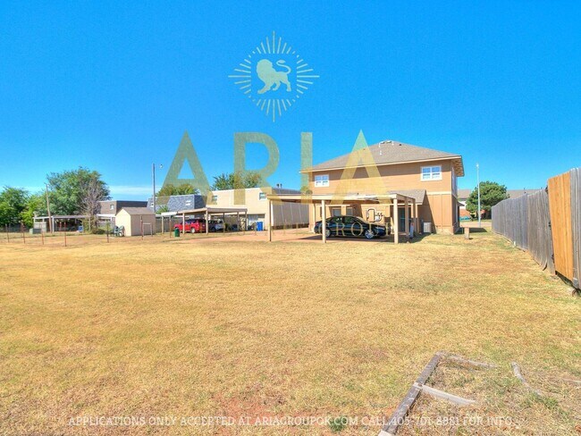 Building Photo - *611-613 Welston Cr.