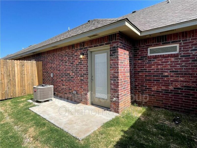 Building Photo - 924 SW 91st St